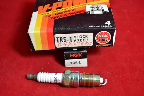 Ngk v-power spark plugs  tr5-1  7060  set of 4