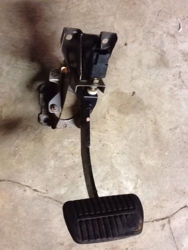 Oem used 2003-2007 subaru forester brake pedal w/ sensor assembly