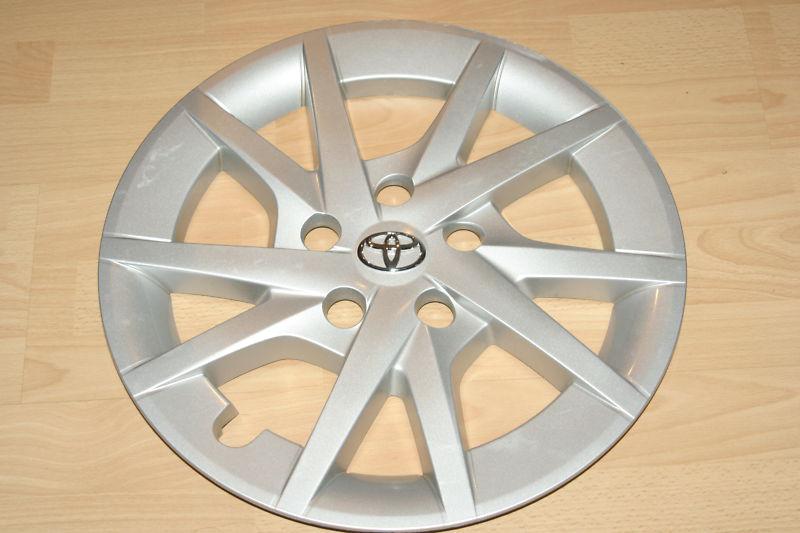 Used 2012 toyota prius v  16 " wheel cover - hub cap - oem 