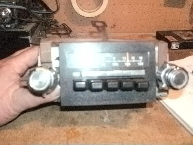 1979,80 ford am/fm radio with brackets bronco,f-150 ,van,mustang, thunderbird