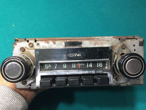 67 - 72   chevy truck factory original radio good condition 68 69 70 71