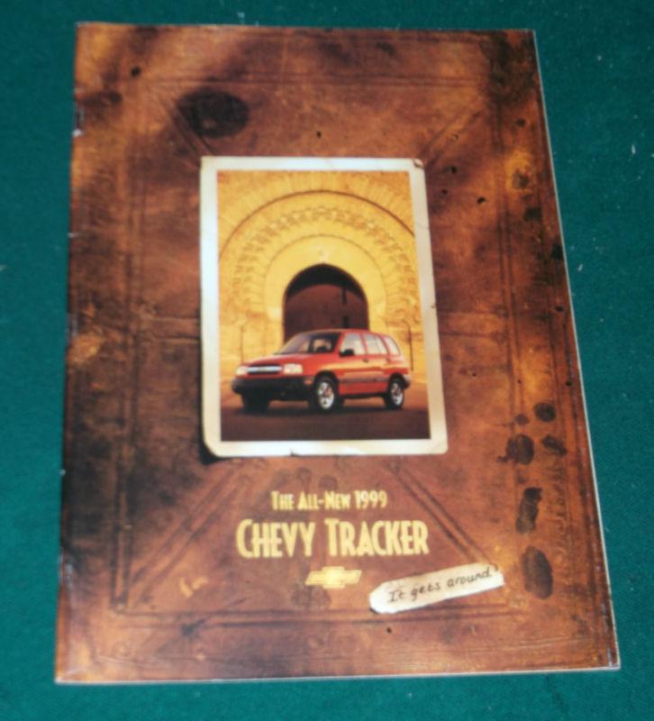 1999 chevy tracker sales brochure; 4dr; 2dr convertible; 32 pg
