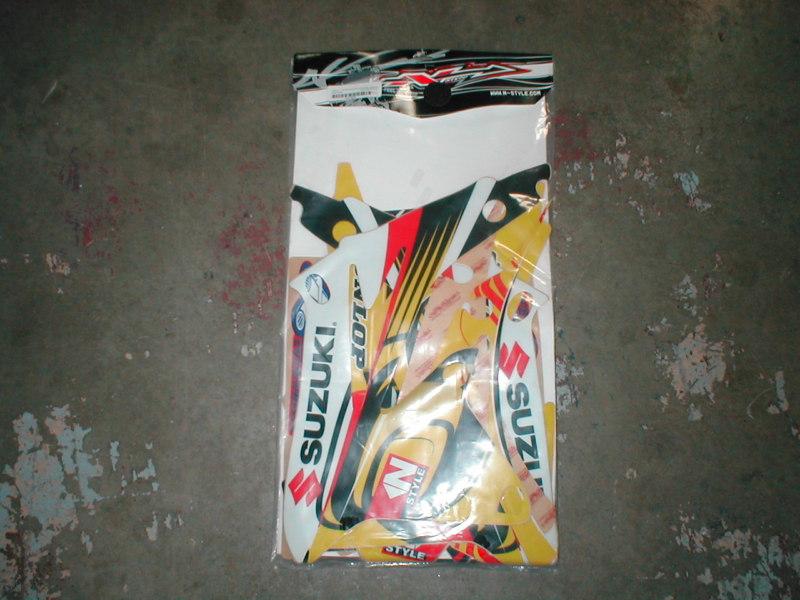 Suzuki rmz 450 n-style accelerator team graphics kit with seat cover