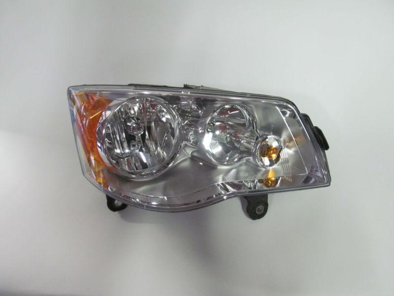 08 09 2010 2011 chrysler town and country oem right halogen headlight nice!