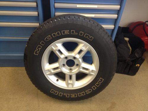 2004 ford explorer 17" rim and tire