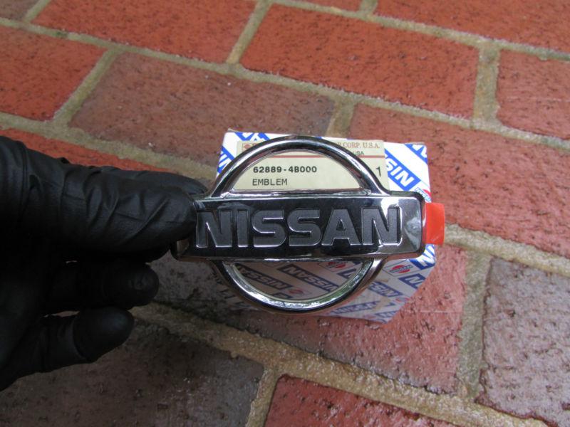 #3532c nissan sentra 95 96 97  oem chrome front grille mounted emblem