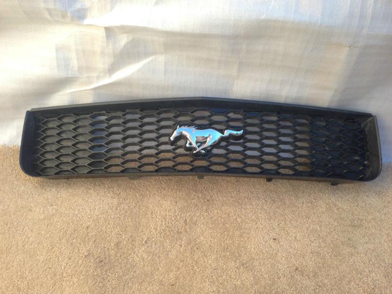 Oem 2005-2009 ford mustang black grill grille assembly with chrome emblem