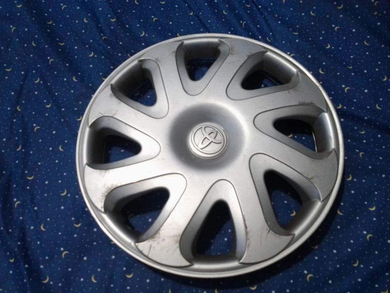 Toyota corolla factory hubcap
