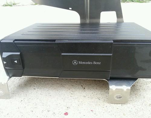 2000-2002 mercedes s500 w220 cl500 cd changer w/cd magazine and mounting bracket