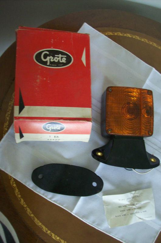 Grote pedestal -mount lamp with pigtail brand new  # 55430 replaces chevrolet/g