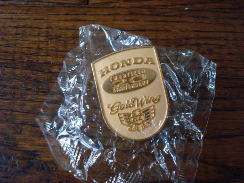 New 20th anniversary honda goldwing motorcycle pin gold wing twentieth