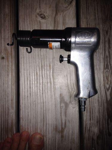 Ingersoll rand 121 heavy duty air hammer with 6 new chisels