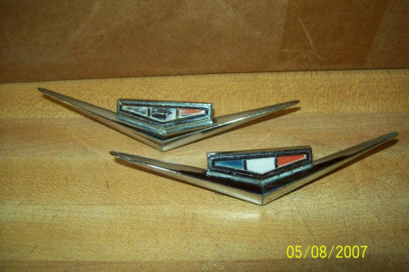 1964 nova and l962-63 impala "283" front fender 'vee'emblem(2) oem pt. #3791999