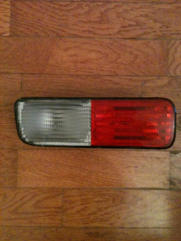 Used land rover discovery ii 03-04 rear bumper tail light left side xfb000730