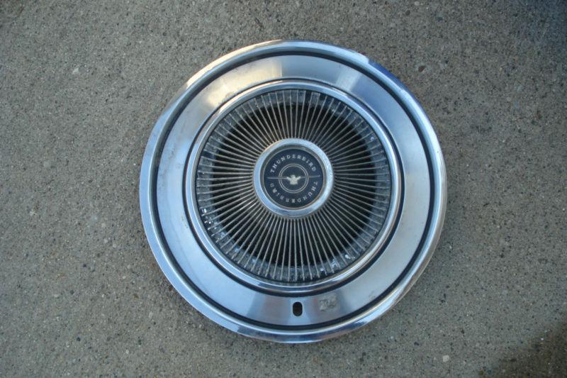 (1) used vintage 1973 ford thunderbird 15" hubcap/wheel cover 