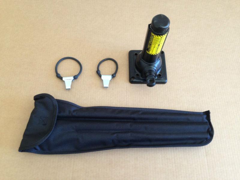 2010 toyota tundra   jack and tool kit  in excellent condition