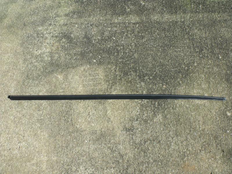 Volvo 240 244 gl dl (sedan) fender trim moulding right front