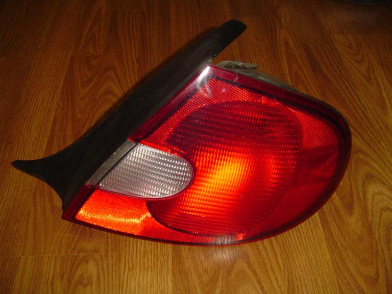 Dodge neon oem rh tail lamp 2000-2002 2001 taillamp taillight