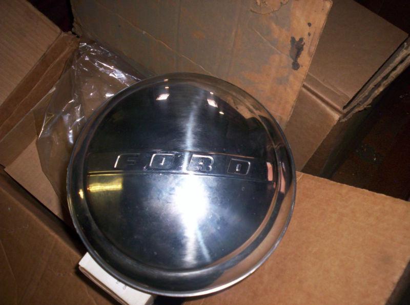 1947-1948 ford pass car and 1947-1956 ford pickup vintique nib hubcaps 