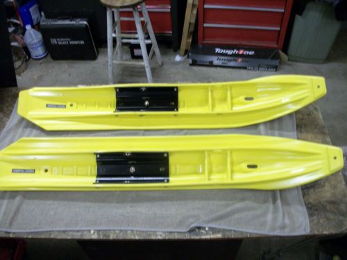 New polaris rmk yellow composite plastic ski pair left &amp; right with black toe&#039;s