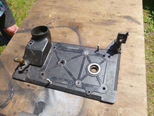 Top plate for gear housing