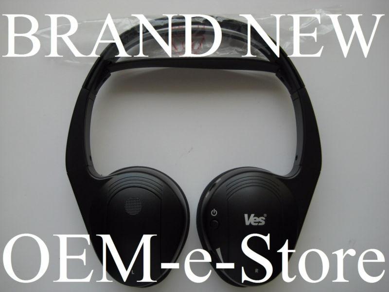 Genuine 2003 to 2012 dodge ram 3500  entertainment wireless headset headphone
