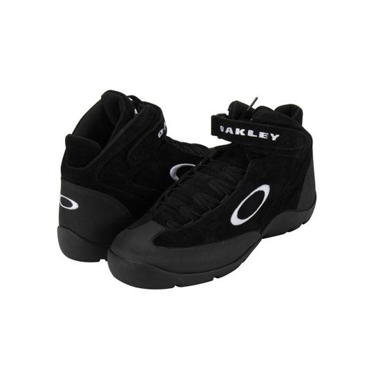 New oakley black crew shoe, size 11-1/2, high grip rubber soles, split suede