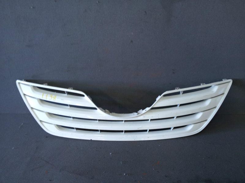 2007-2009 toyota camry front radiator grille 53111-06090 oem white original