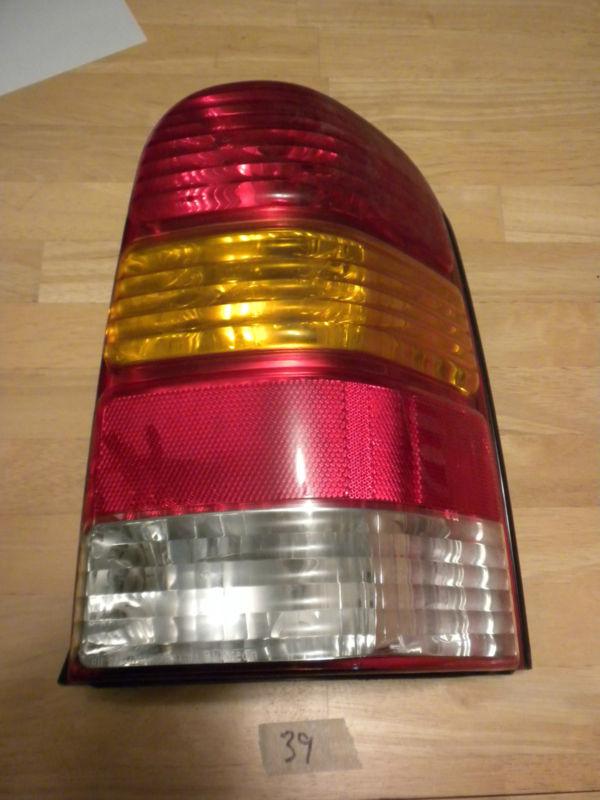 2005 ford escape 4x4 tail light oem