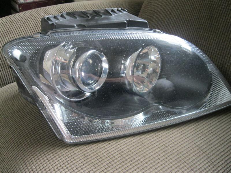 2004-2006 chrysler pacifica headlight hid complete,great shape! no broken tabs!