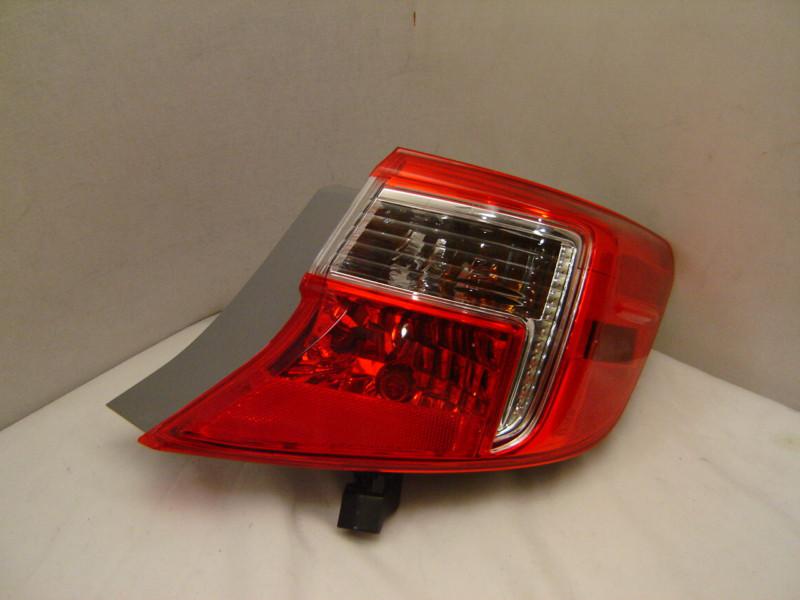 Toyota camry right tail light 12 13 oem 