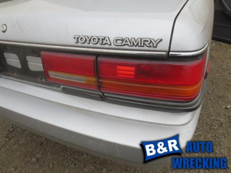 Right taillight for 90 91 toyota camry ~ sdn   from 2/90 red on top 4837287
