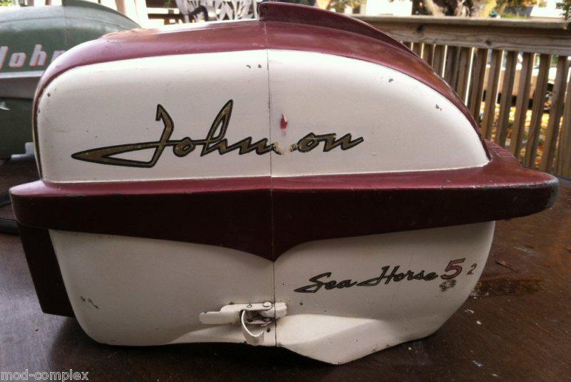 Johnson 5-1/2hp outboard engine hood