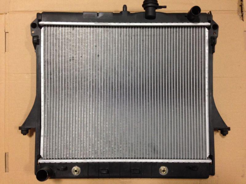 New oem replacement radiator for hummer h3 2006 2007 2008 2009 2010 all engine