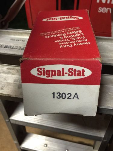 Nos signal-stat 1302a  international style marker light amber chrome metal nib