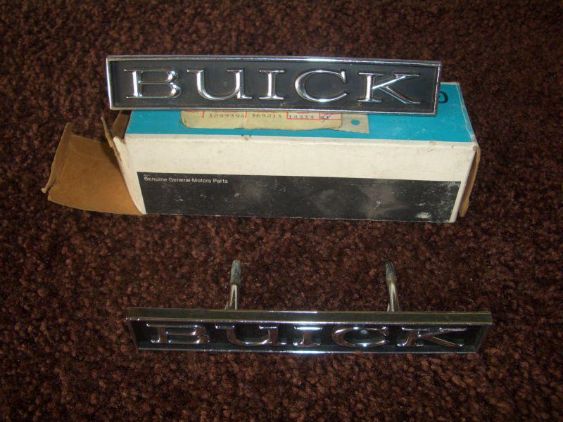 1975 buick nos emblem all except (aj) models (pair)