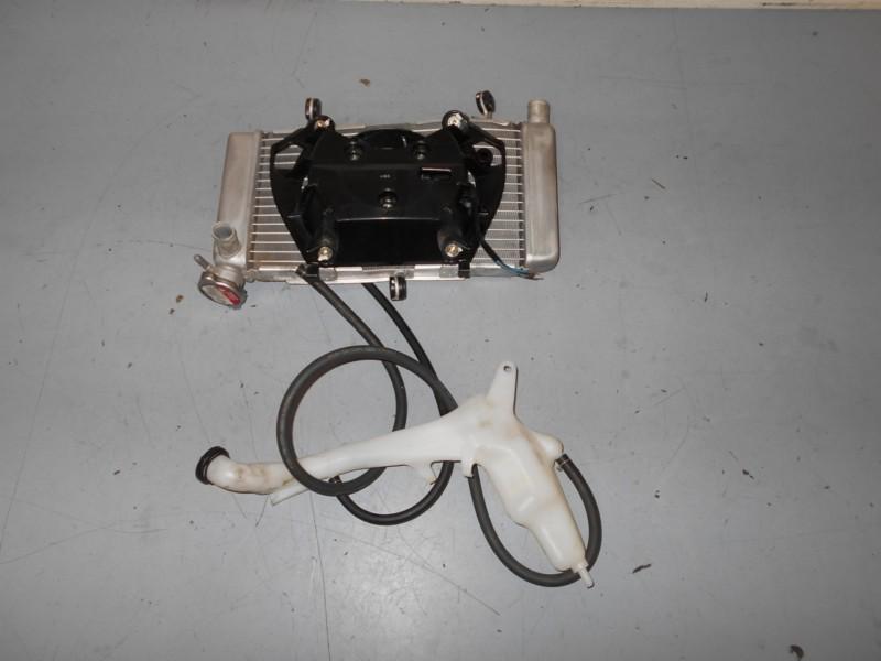 #1960 - 2013 13 honda cbr 500r  damaged radiator with fan  158 miles