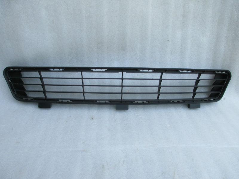 Toyota camry 2010 2011 10 11 front bumper lower grille oem 53112-06090