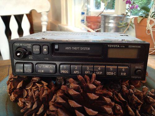 1995-1997 toyota 4-runner am/fm cassette cd player radio , tape broken