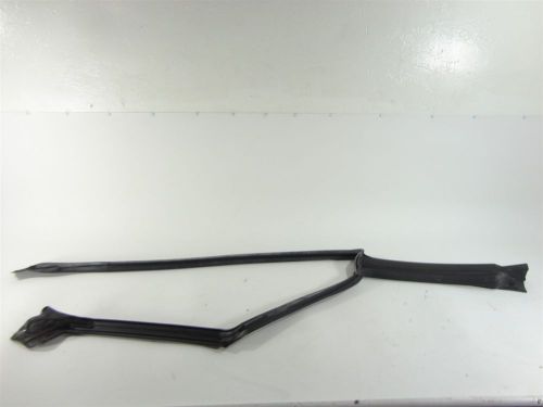 01 outback right upper body-door rubber seal weather strip passenger side