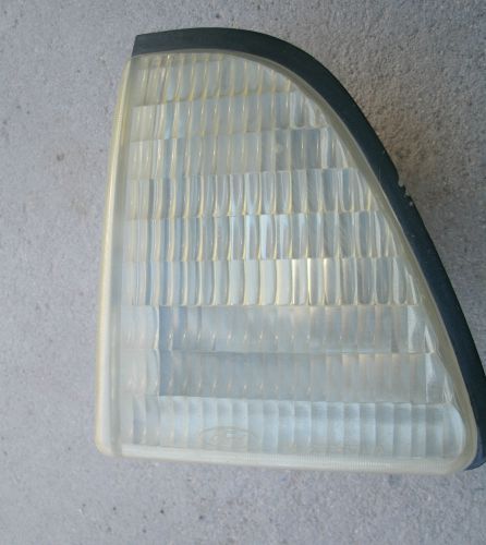87-93 ford mustang gt convertible r/h passenger turning signal park light lamp