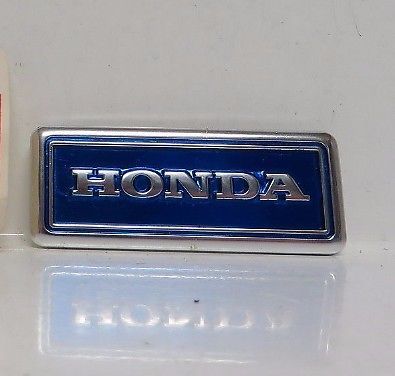 Honda head cover emblem goldwing gl1000 12312-371-000 free shipment worldwide