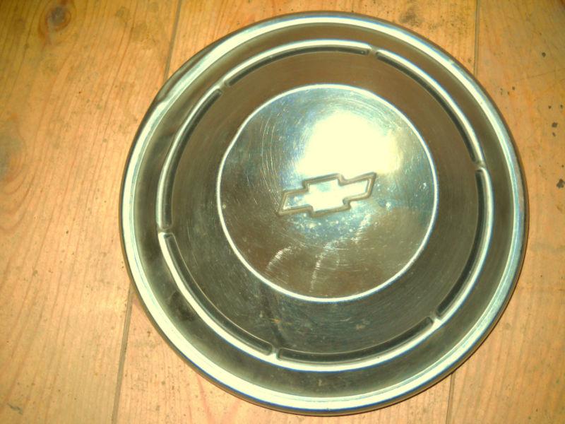 Hubcap chevy truck pickup