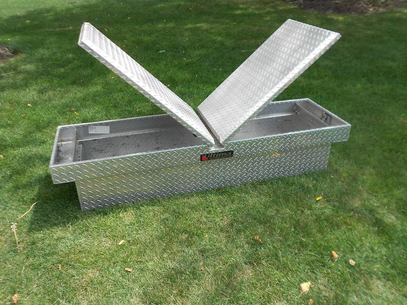 Deflecta-shield tool box, full size bed, gull wing doors,aluminum