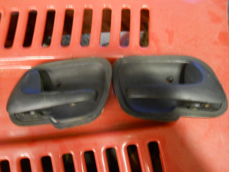 92-95 ford taurus and sable inside door handle set