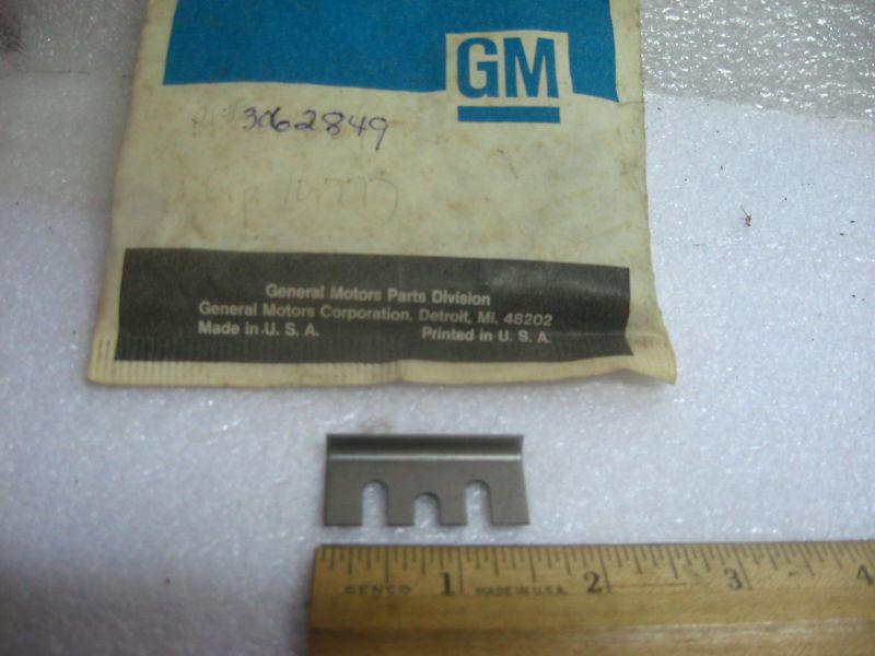 1976-1979 cadillac seville power window switch retainer nos
