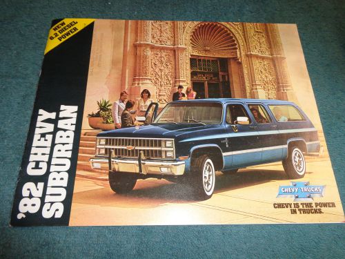 1982 chevrolet suburban sales brochure /  original dealership catalog!!!