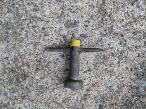 Gm oem hubcap key buick cadillac oldsmobile &#039; y &#039;  code yellow wire wheel wrench