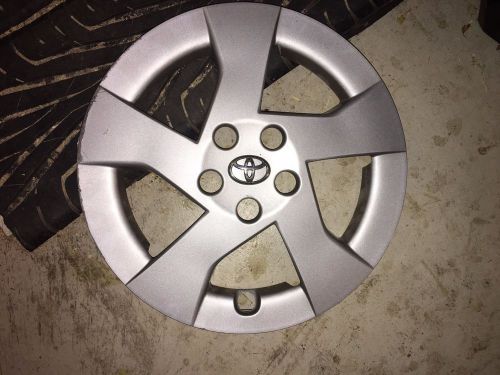 Toyota 16 inch used single hubcap
