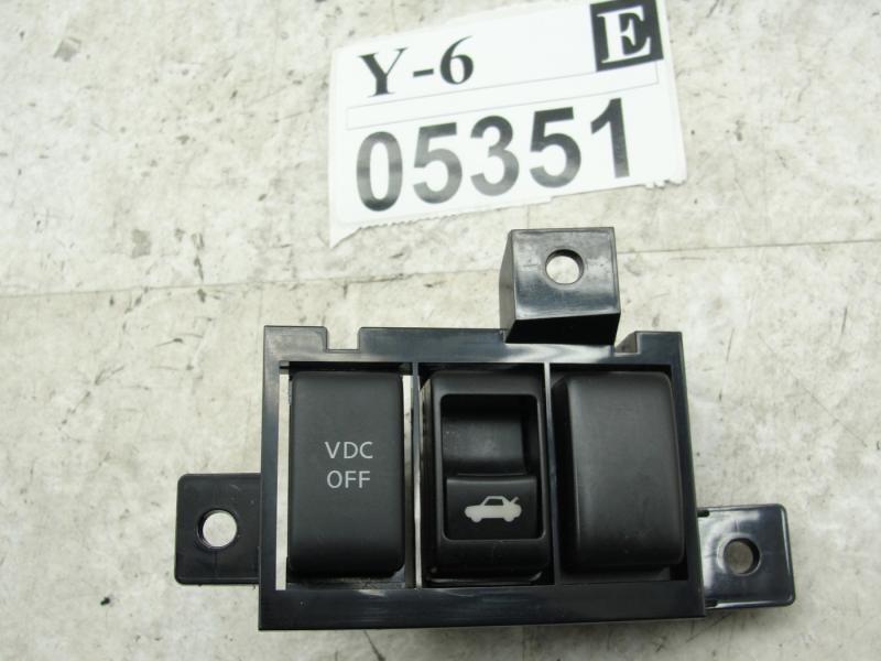 2007 08 g35 sedan vdc trunk deck lid release switch opener button panel oem